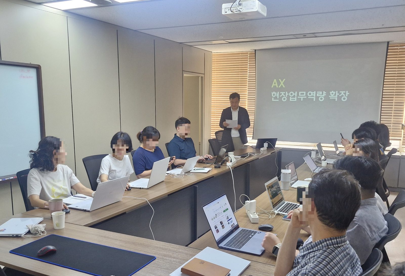 기업 현장에서 진행한 AX 교육 강의 장면